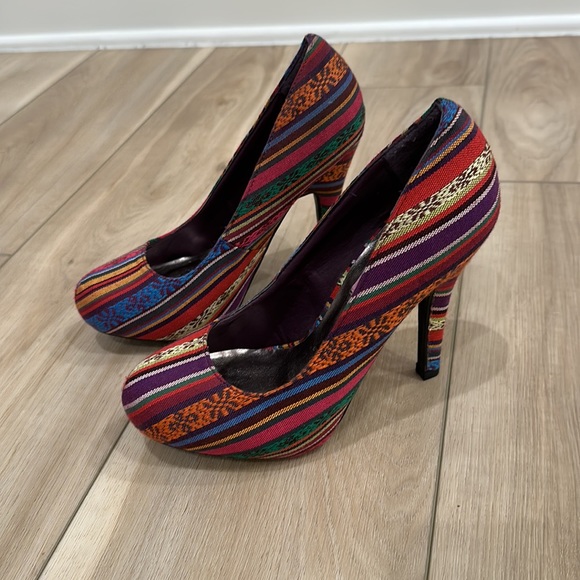 VGUC Women’s Torta Caliente Brand Size 7 High Heels Multi Colored Print - Picture 5 of 10